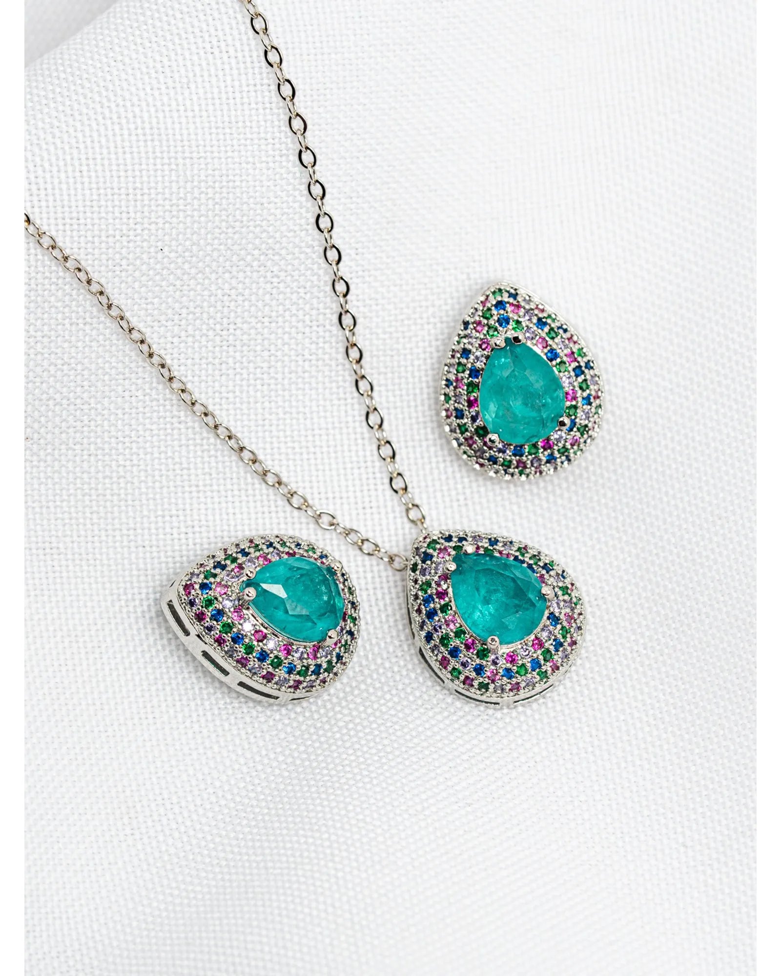 Conjunto de Colar e Brincos Maxi com Gota Verde Turmalina e Base de Zircônias Coloridas Cravejadas folheado em Ródio Branco